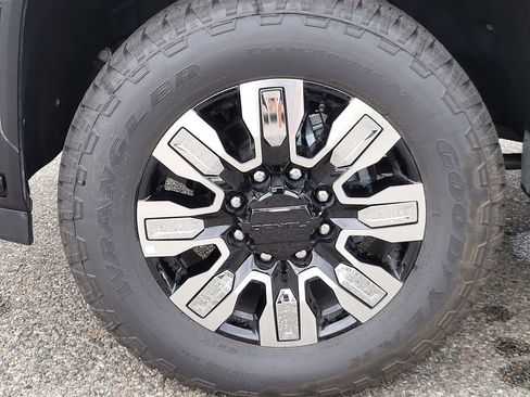 New 2025 GMC Sierra 2500 Denali w/ Denali Reserve Package image 8