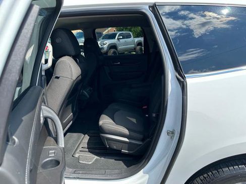 Used 2016 Chevrolet Traverse LT image 13