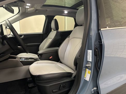 New 2026 Ford Escape SE w/ PHEV Premium Package image 3