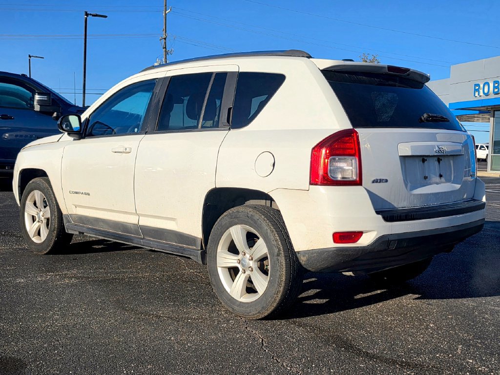 Used 2011 Jeep Compass Latitude w/ Sun/Sound Group AWD/4WD image 4