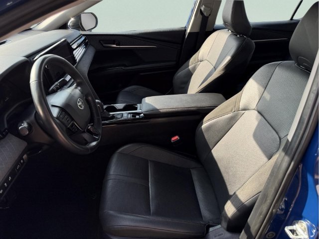 Used 2025 Toyota Camry XLE FWD image 11
