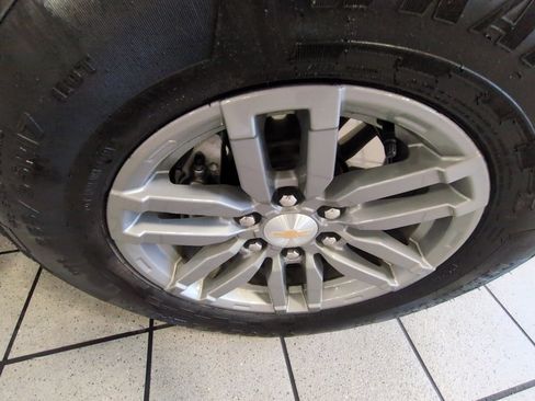 Used 2024 Chevrolet Colorado LT w/ LT Convenience Package image 25