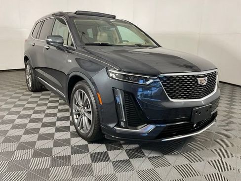 Used 2021 Cadillac XT6 Premium Luxury w/ Platinum Package AWD/4WD image 3