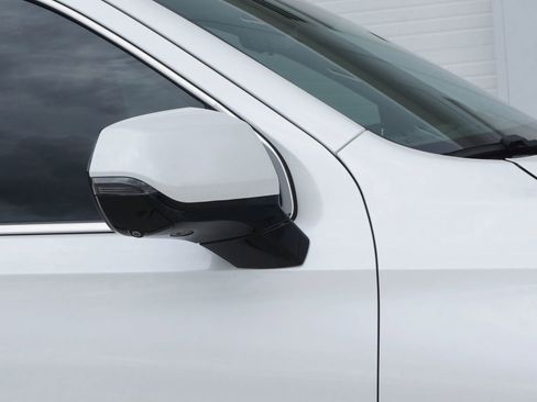 Used 2022 Cadillac Escalade Premium Luxury image 17