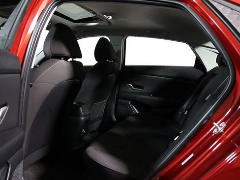 Used 2025 Hyundai Elantra SEL FWD image 14