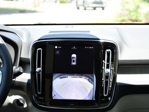 Used 2023 Volvo XC40 B5 Plus w/ Driver Assist Package AWD/4WD image 26