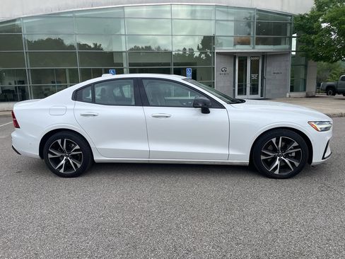 Used 2025 Volvo S60 B5 Plus AWD/4WD image 9