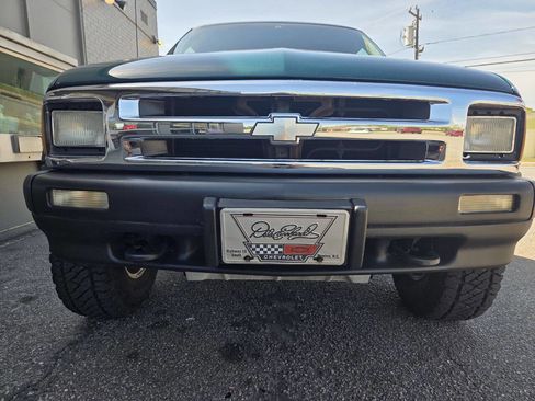 Used 1997 Chevrolet S10 Pickup LS w/ Wide Stance Suspension Pkg image 24