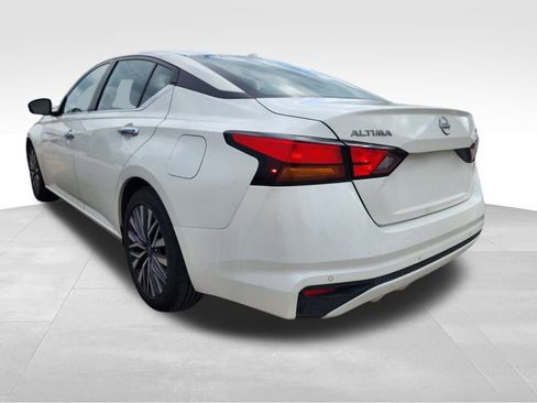 Used 2023 Nissan Altima 2.5 SV image 3