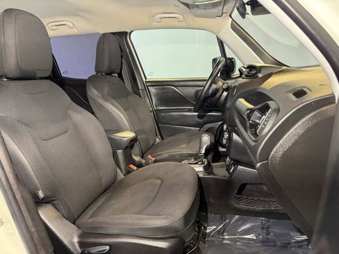 Used 2018 Jeep Renegade Altitude AWD/4WD image 22