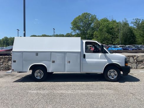 Used 2024 Chevrolet Express 3500 w/ Power Convenience Package RWD image 4