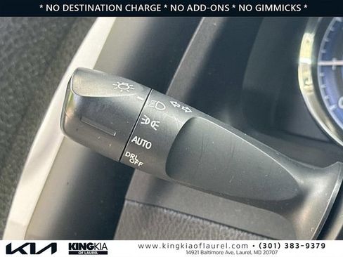 Used 2018 Toyota Corolla LE FWD image 11