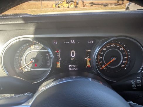 Used 2019 Jeep Wrangler Unlimited Sahara image 18