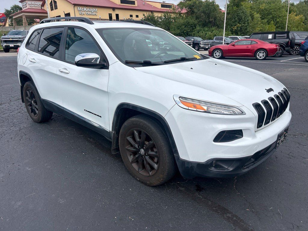 Used 2014 Jeep Cherokee Latitude w/ Comfort/Convenience Group AWD/4WD image 3