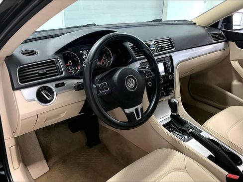 Used 2013 Volkswagen Passat 2.5 SE image 2