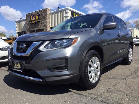 Used 2019 Nissan Rogue S AWD/4WD image 2