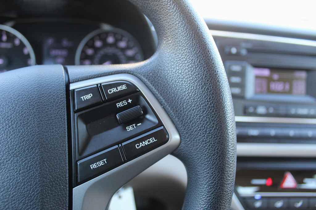 Used 2018 Hyundai Elantra SE FWD image 17