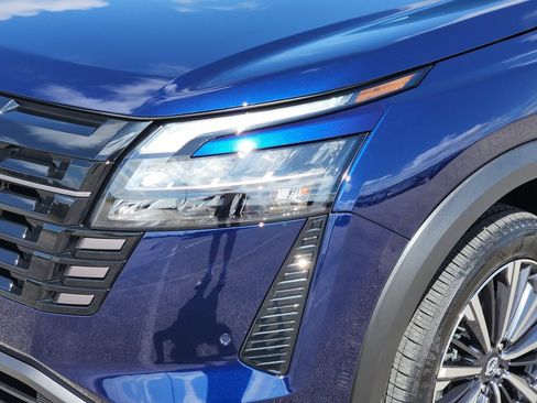 New 2026 Nissan Pathfinder Platinum w/ Cargo Package FWD image 5