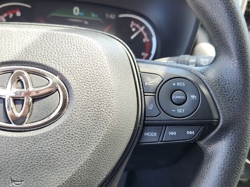 Certified 2025 Toyota RAV4 XLE FWD image 17