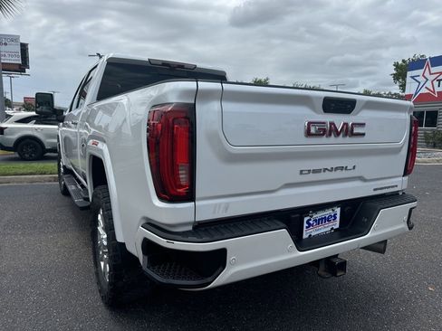 Used 2022 GMC Sierra 2500 Denali w/ Technology Package AWD/4WD image 3