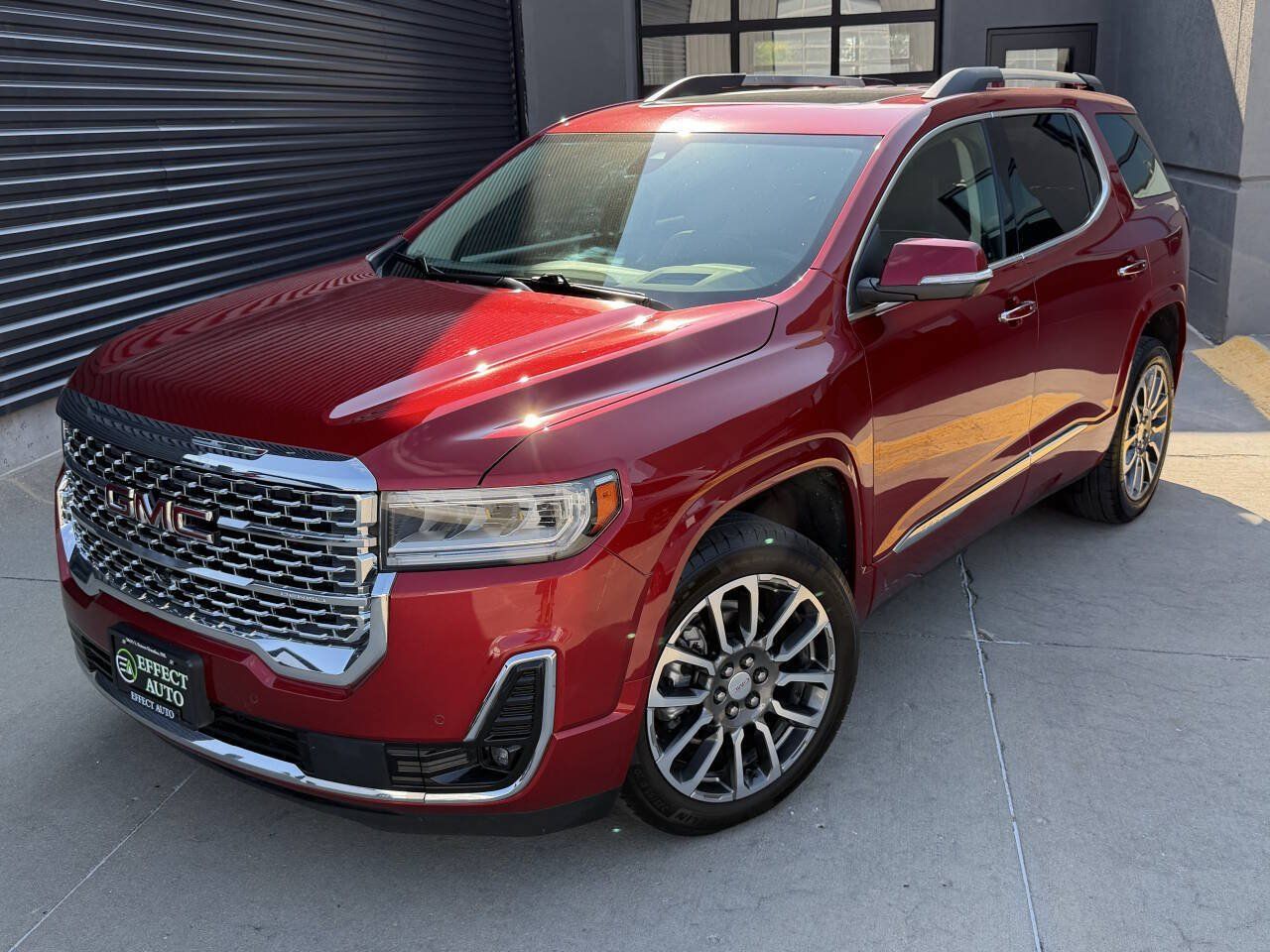 Used 2021 GMC Acadia Denali w/ Denali Ultimate Package AWD/4WD image 2