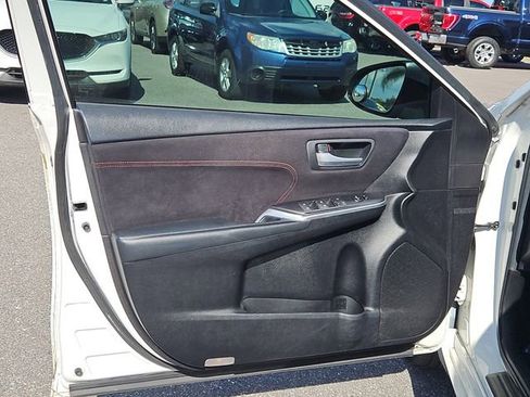 Used 2015 Toyota Camry XSE image 17