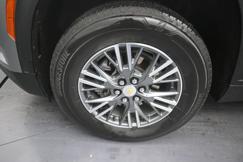 Used 2024 Chevrolet Traverse LS FWD image 9