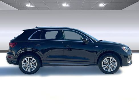 Certified 2025 Audi Q3 2.0T Premium w/ Convenience Package image 8