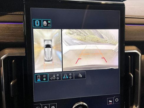 Used 2025 GMC Acadia Denali FWD image 28