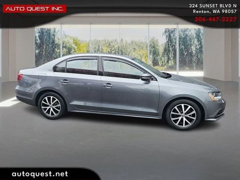 Used 2017 Volkswagen Jetta SE image 4