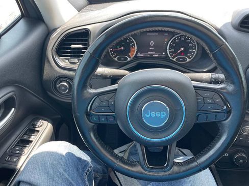 Used 2018 Jeep Renegade Altitude w/ UConnect 8.4 Nav Group AWD/4WD image 18