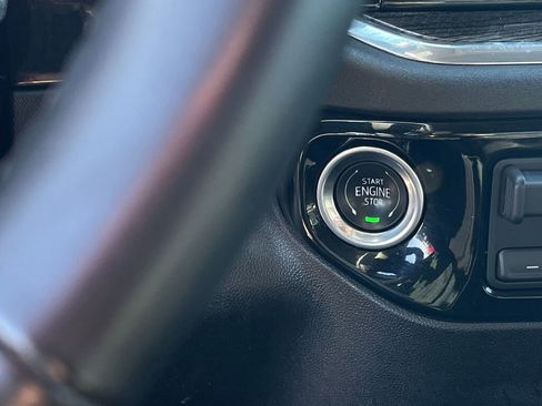 Used 2025 Chevrolet Silverado 1500 LT image 11