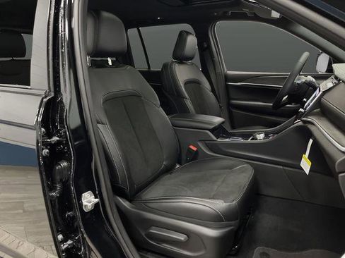 New 2026 Jeep Grand Cherokee Altitude image 30