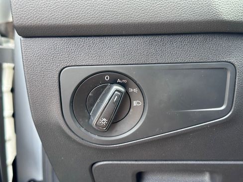 Used 2019 Volkswagen Tiguan S image 27