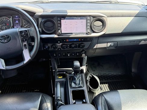 Used 2020 Toyota Tacoma TRD Off-Road w/ TRD Premium Off Road Package AWD/4WD image 17