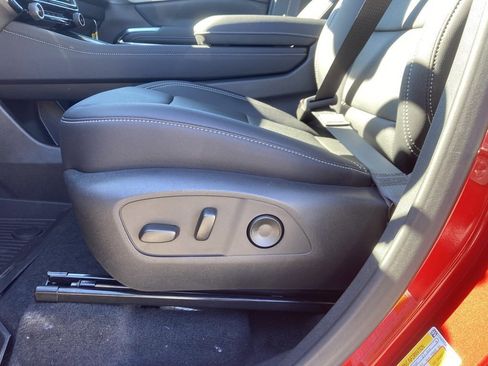 New 2025 Chevrolet Traverse LT w/ Sun and Wheel Package image 11