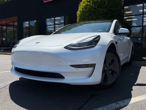 Used 2021 Tesla Model 3 Standard Range Plus image 2