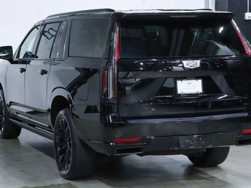Used 2022 Cadillac Escalade ESV Sport Platinum w/ LPO, ONYX Package image 3