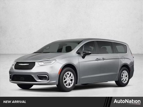 Used 2024 Chrysler Pacifica Touring-L image 1