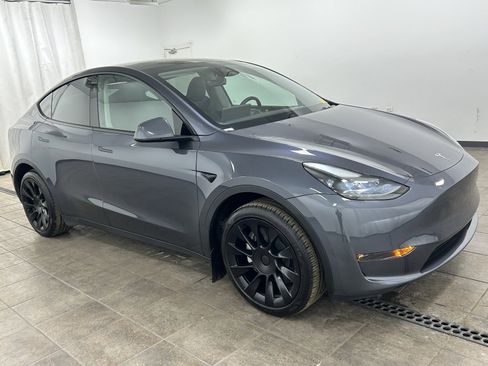 Used 2023 Tesla Model Y Long Range image 8
