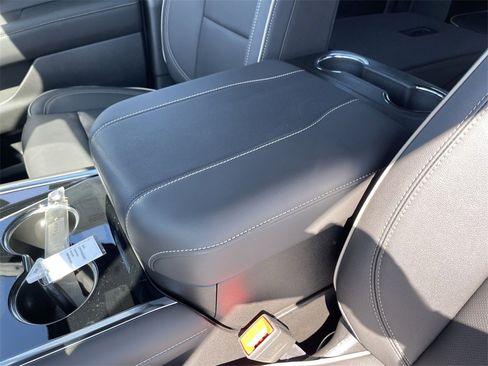 New 2025 Chevrolet Suburban Premier image 19