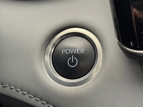 Used 2025 Toyota Highlander XLE image 19