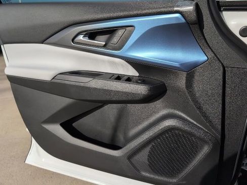 New 2026 Chevrolet Equinox EV LT image 16