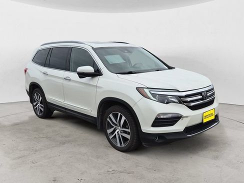 Used 2018 Honda Pilot Touring image 3
