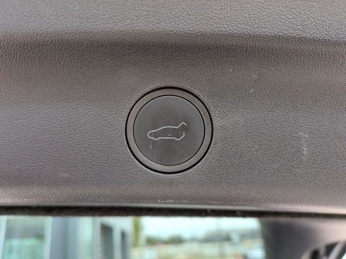 Used 2024 Tesla Model Y Long Range image 39