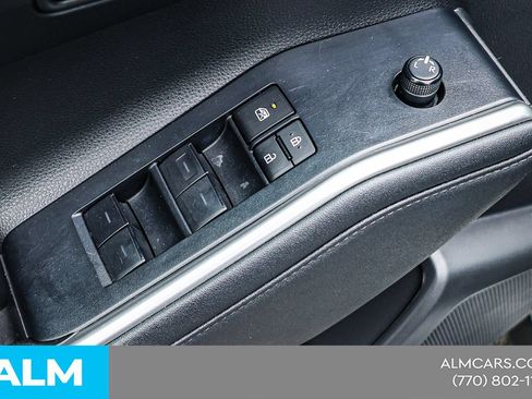 Used 2024 Toyota Highlander LE FWD image 40