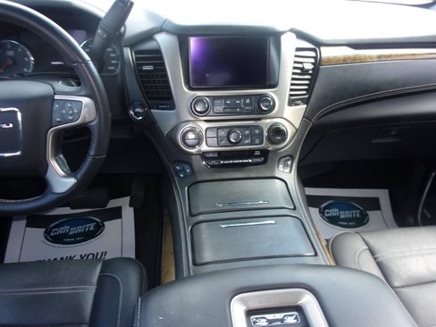 Used 2017 GMC Yukon Denali AWD/4WD image 19