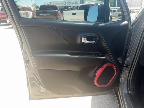 Used 2023 Jeep Renegade Trailhawk w/ Sun/Sound Group AWD/4WD image 11