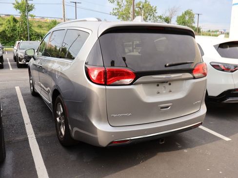 Used 2018 Chrysler Pacifica Limited FWD image 5