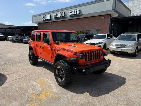 Used 2018 Jeep Wrangler Unlimited Rubicon w/ Dual Top Group AWD/4WD image 3